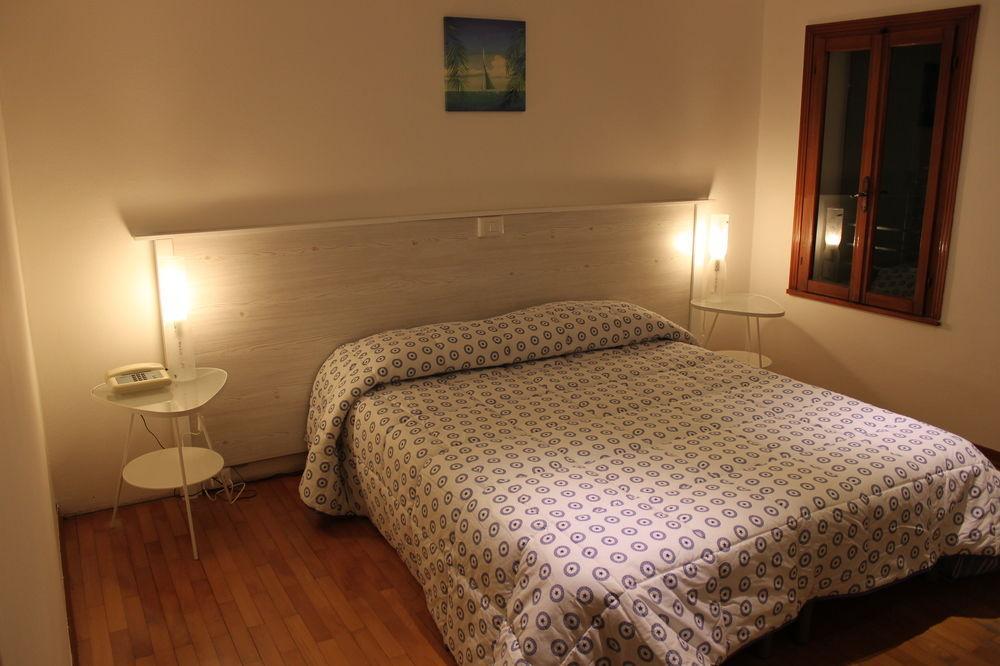 Le Colombelle Hotel Sant'Angelo  Bagian luar foto